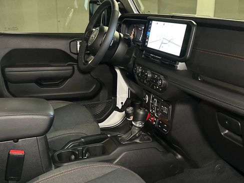 Used 2025 Jeep Wrangler Unlimited Rubicon w/ Technology Group image 11