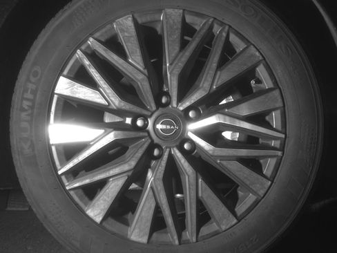 Used 2025 Nissan Altima 2.5 SV FWD image 13