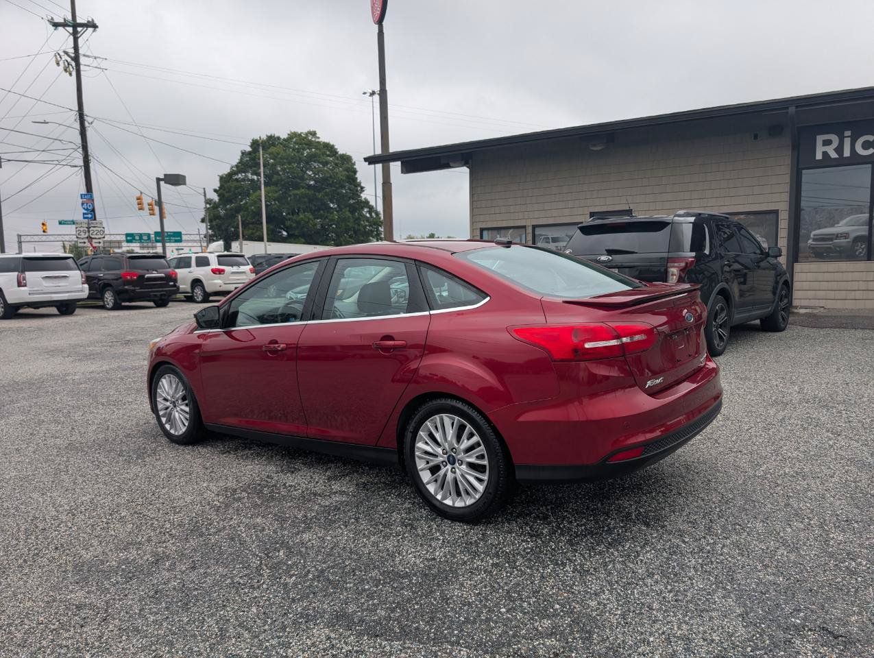 Used 2015 Ford Focus Titanium FWD image 9