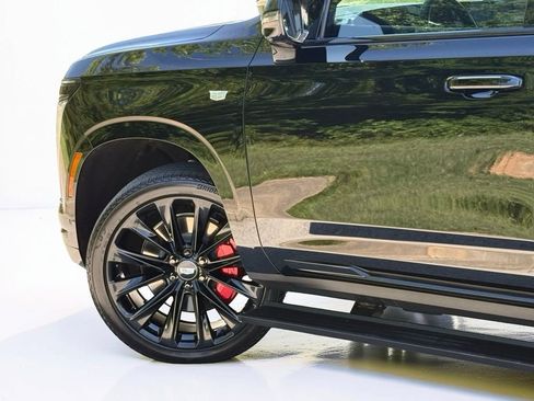 Used 2026 Cadillac Escalade Platinum Sport w/ LPO, ONYX Package AWD/4WD image 9