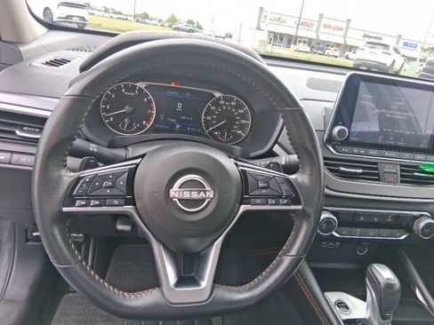 Used 2025 Nissan Altima 2.5 SR FWD image 14