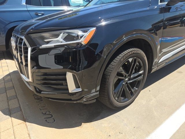 Used 2020 Audi Q7 2.0T Premium w/ Convenience Package AWD/4WD image 2