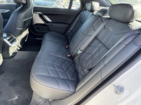 New 2026 BMW 750e xDrive w/ Premium Package image 29