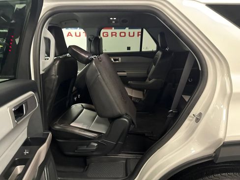 Used 2024 Ford Explorer XLT w/ Equipment Group 202A AWD/4WD image 28