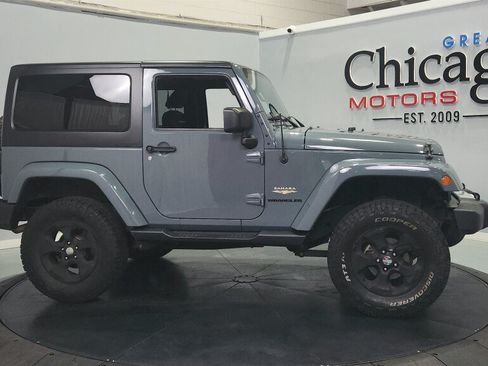 Used 2015 Jeep Wrangler Sahara w/ Connectivity Group AWD/4WD image 14