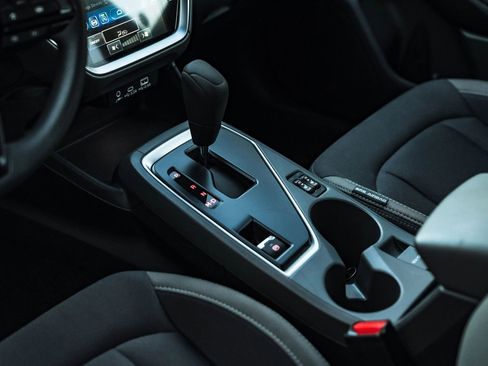 Used 2025 Subaru Crosstrek 2.0i Premium image 17