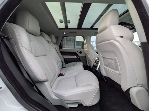 Used 2014 Land Rover Range Rover Sport HSE image 21