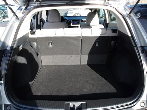 Used 2018 Honda HR-V LX image 12