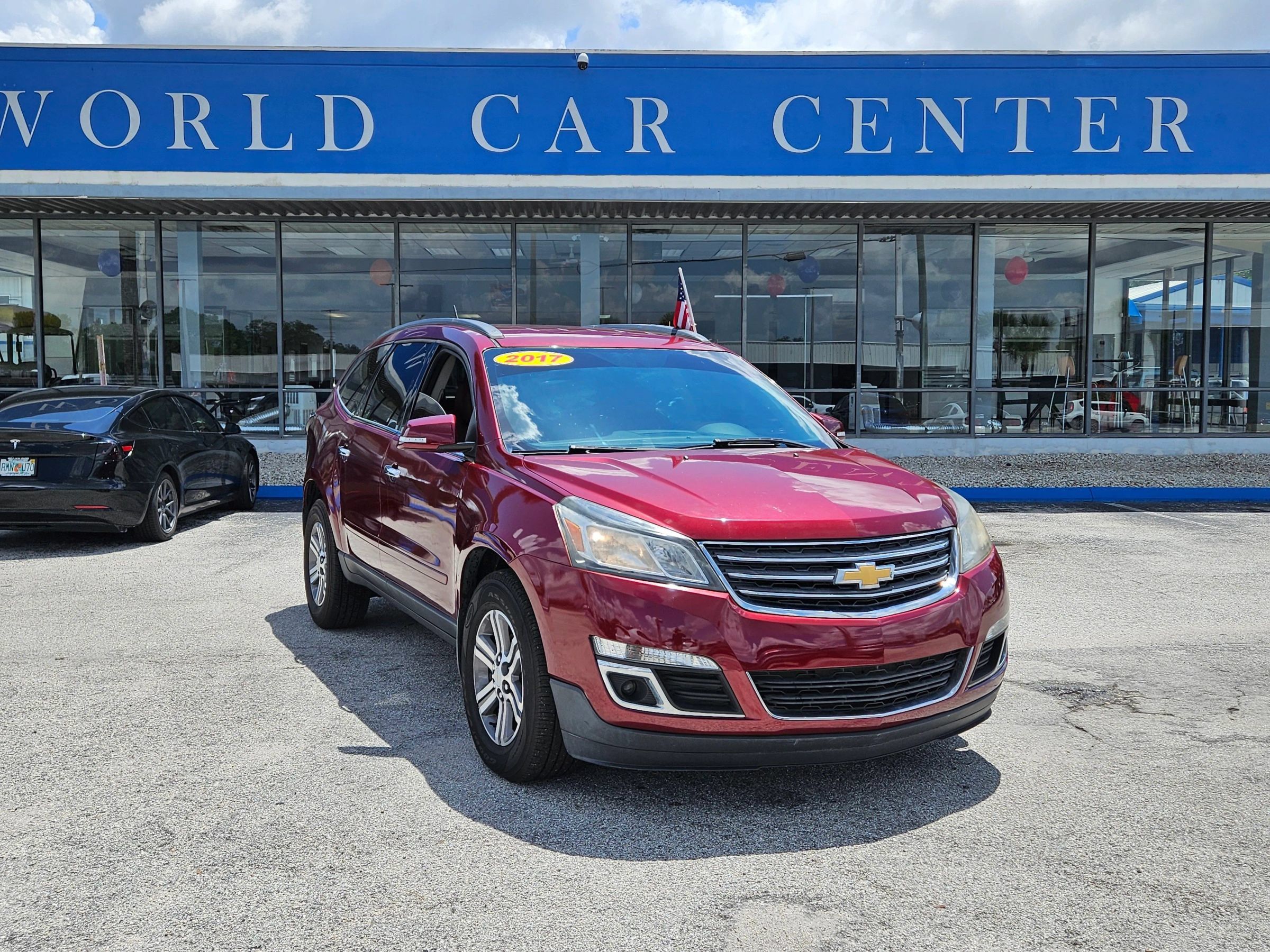 Used 2017 Chevrolet Traverse LT FWD image 1