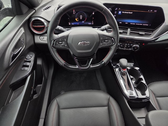 Used 2025 Chevrolet Trax RS w/ Driver Confidence Package FWD image 13