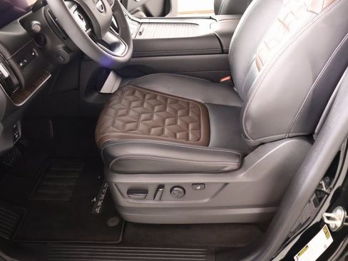 Used 2025 Nissan Armada Platinum Reserve image 11