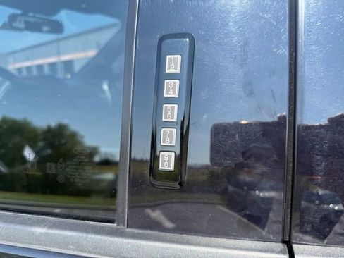 Used 2022 Ford F250 Lariat w/ Black Appearance Package image 8