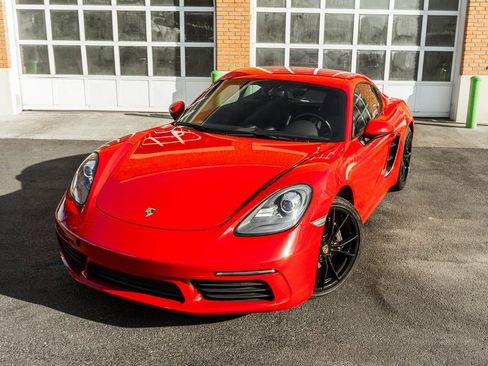 Used 2018 Porsche 718 Cayman Base image 2