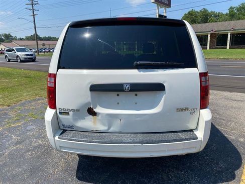 Used 2010 Dodge Grand Caravan FWD image 3