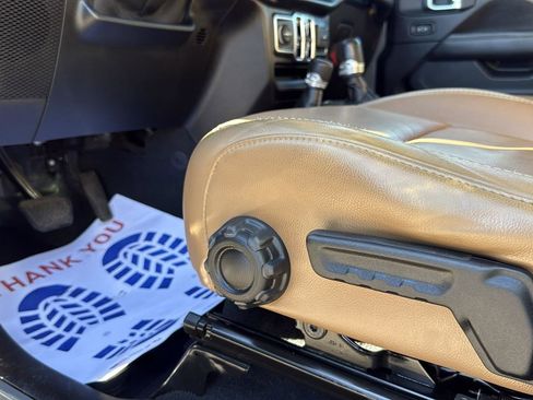 Used 2020 Jeep Gladiator Overland image 11