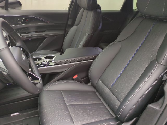 Used 2024 Cadillac Lyriq Sport w/ LPO, Floor Liner Package AWD/4WD image 19