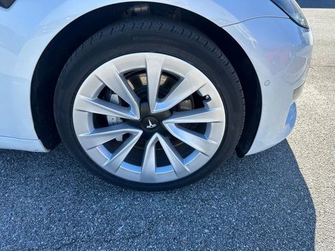 Used 2021 Tesla Model 3 Standard Range Plus image 4