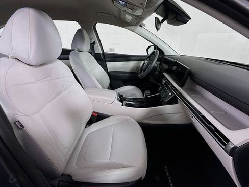 Certified 2025 Hyundai Tucson SE image 27