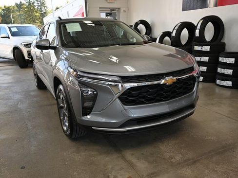 Used 2024 Chevrolet Trax LT w/ Driver Confidence Package image 3