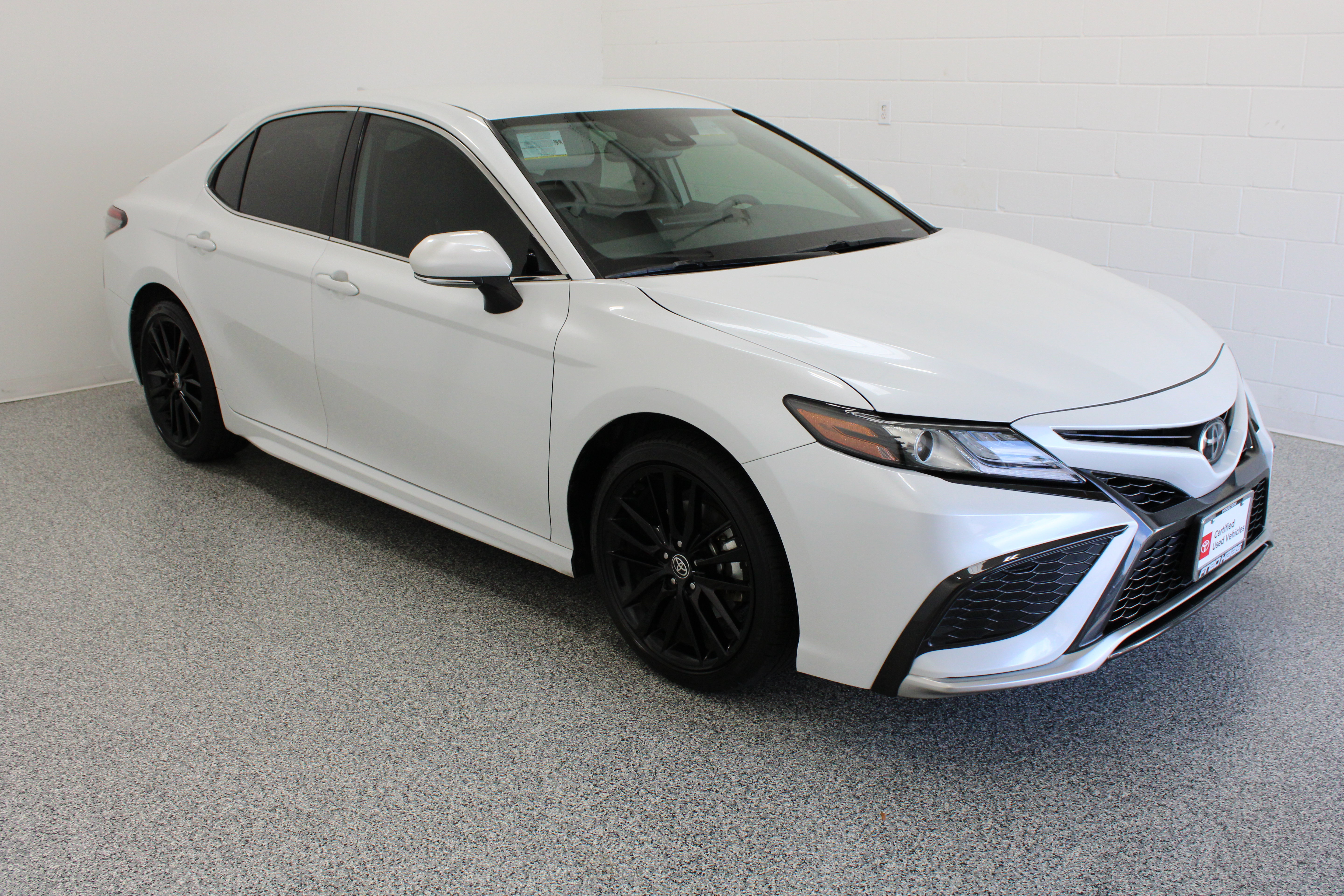 Used 2023 Toyota Camry XSE FWD image 4