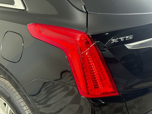 Used 2018 Cadillac XT5 Luxury w/ Driver Awareness Package image 36