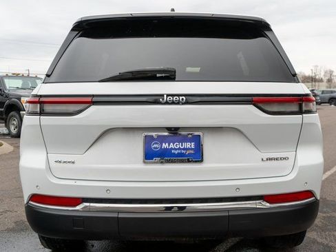 Used 2023 Jeep Grand Cherokee Laredo AWD/4WD image 7