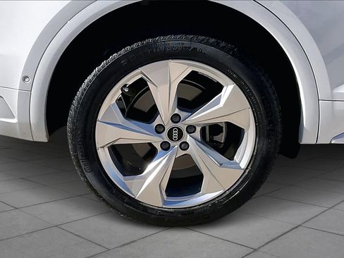 Used 2021 Audi Q5 Prestige w/ Prestige Package image 10