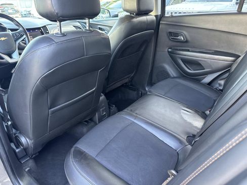Used 2021 Chevrolet Trax LT w/ LT Convenience Package FWD image 10