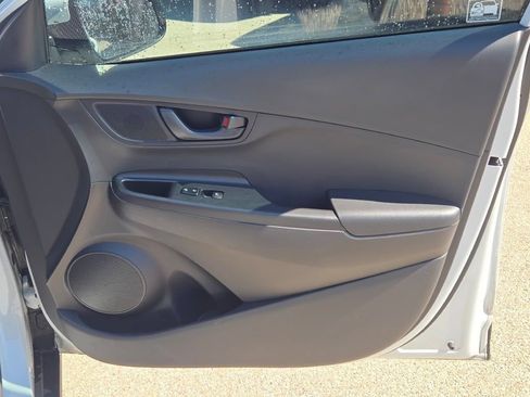 Used 2021 Hyundai Kona SE w/ Cargo Package FWD image 7