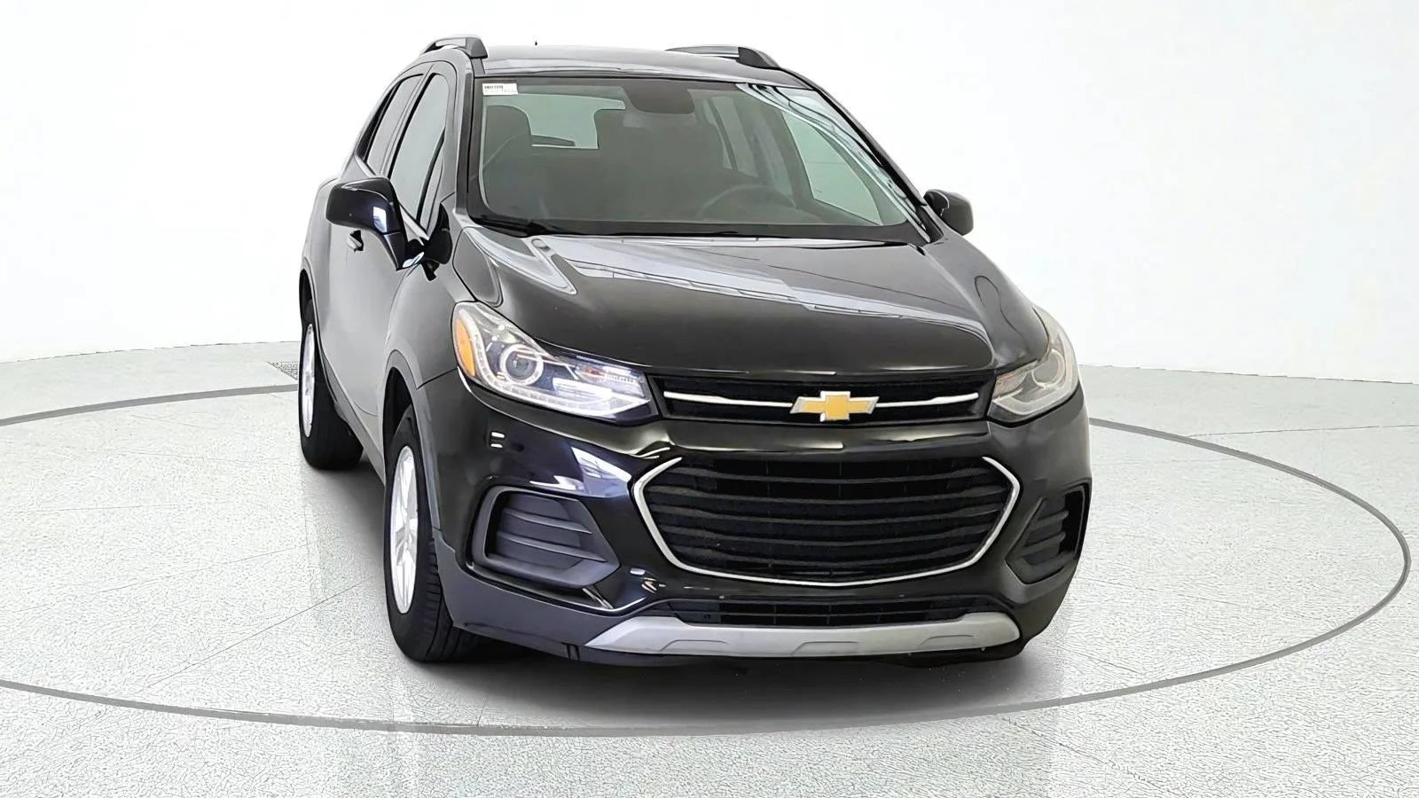 Used 2019 Chevrolet Trax LT w/ Driver Confidence Package FWD image 2