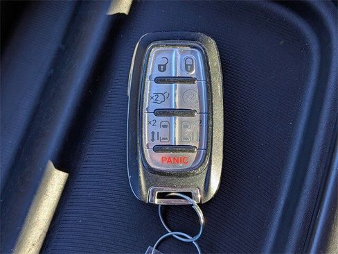 Used 2020 Chrysler Pacifica Touring image 28