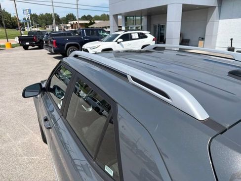 Used 2025 Hyundai Venue SEL FWD image 27