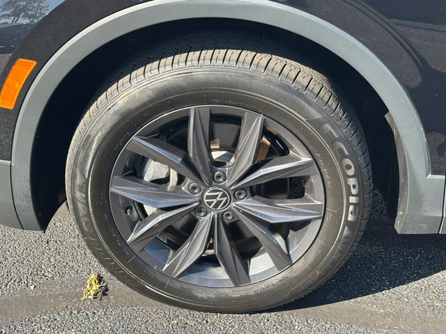 Used 2023 Volkswagen Tiguan SE AWD/4WD image 9