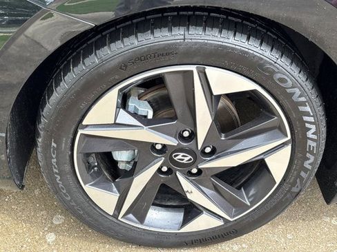 Used 2022 Hyundai Elantra Limited w/ Cargo Package FWD image 12