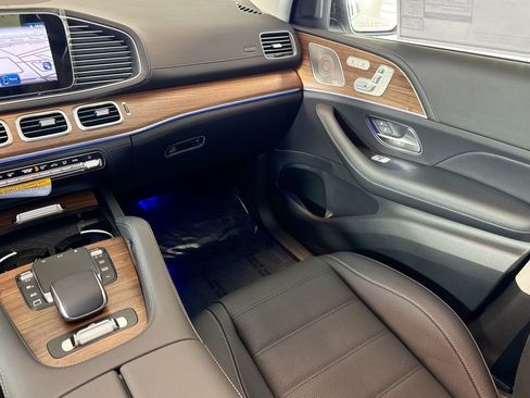 New 2026 Mercedes-Benz GLS 580 4MATIC image 21