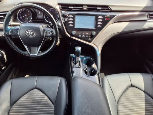 Used 2018 Toyota Camry SE FWD image 4
