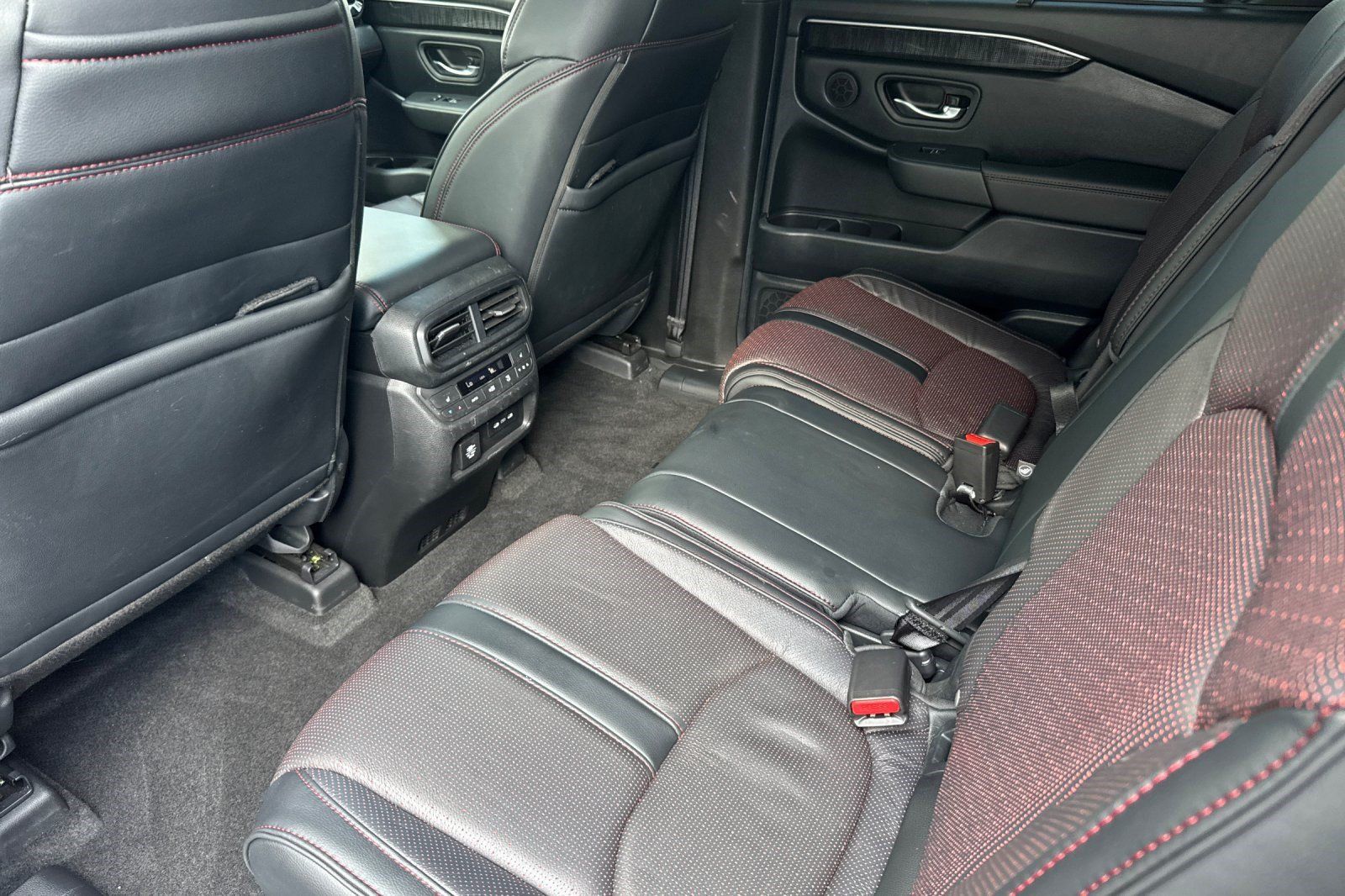Certified 2025 Honda Pilot Black Edition image 28