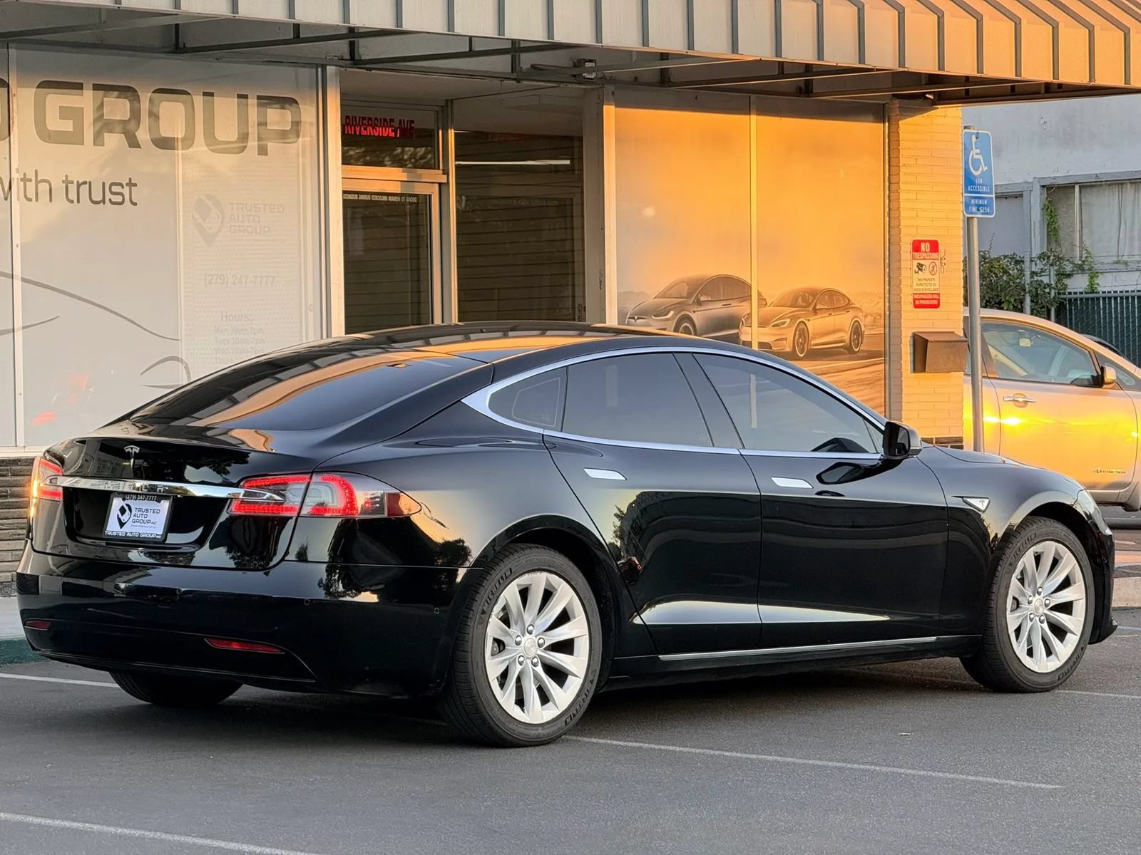 Used 2016 Tesla Model S 70 RWD image 9