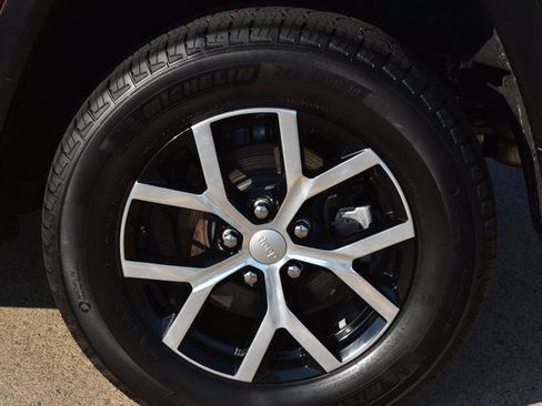 Used 2025 Jeep Grand Cherokee Limited RWD image 10