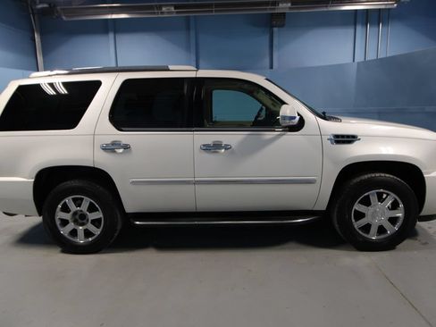 Used 2007 Cadillac Escalade AWD w/ Climate Package image 31