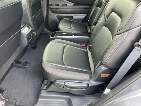Used 2025 Nissan Pathfinder SL w/ SL Premium Package AWD/4WD image 13