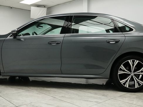 Used 2022 Volkswagen Passat 2.0T SE image 9
