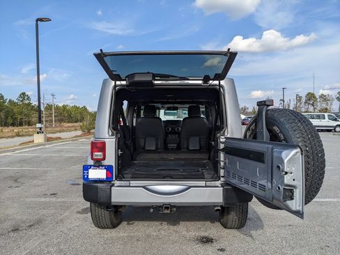 Used 2017 Jeep Wrangler Unlimited Sahara w/ Connectivity Group image 36