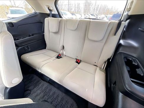 Used 2023 Subaru Ascent Premium w/ Convenience Package image 16