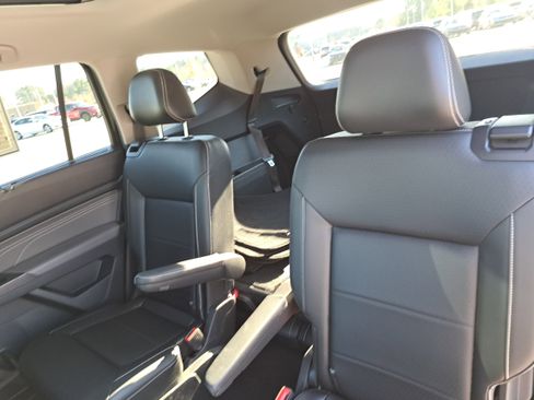 Used 2022 Volkswagen Atlas SEL R-Line image 15