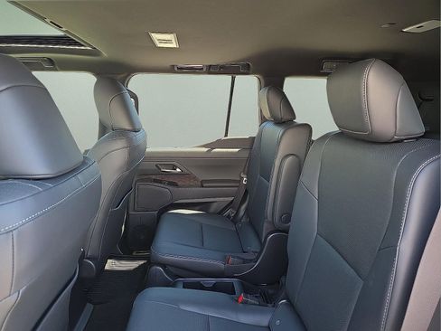 Used 2025 Lexus GX 550 w/ Accessory Package (2T) AWD/4WD image 9