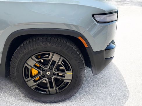 Used 2023 Rivian R1S Adventure AWD/4WD image 10