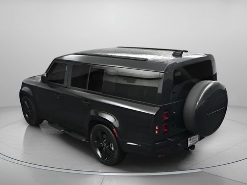 Certified 2025 Land Rover Defender 130 X-Dynamic SE AWD/4WD image 9