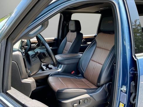 Used 2024 Chevrolet Silverado 3500 High Country w/ High Country Premium Package AWD/4WD image 23