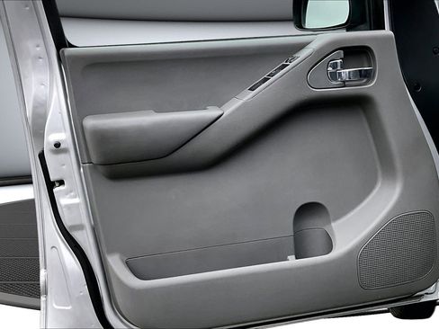 Used 2013 Nissan Frontier SV RWD image 18